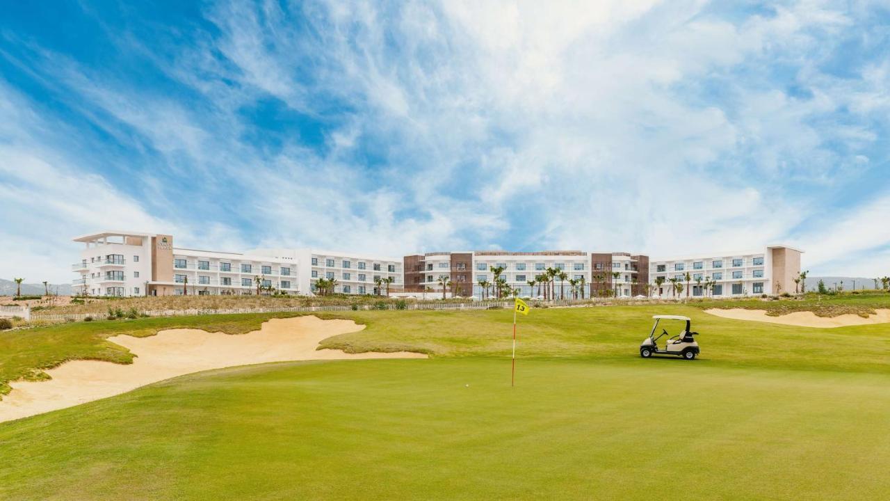 Hyatt Place Taghazout Bay Exterior foto Golf course at the resort