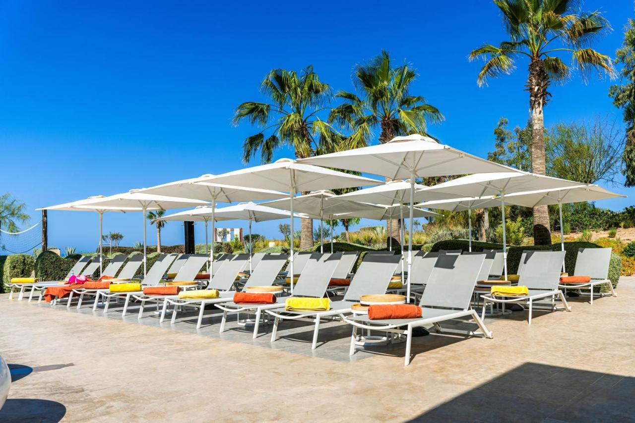 Hyatt Place Taghazout Bay Exterior foto Beach chairs and umbrellas