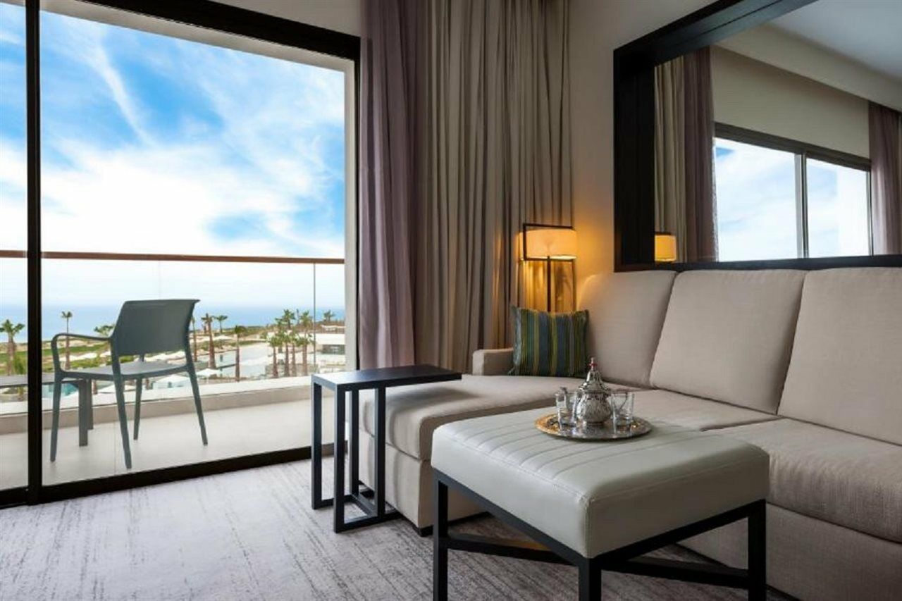 Hyatt Place Taghazout Bay Exterior foto A suite at the Hilton San Diego Bayfront